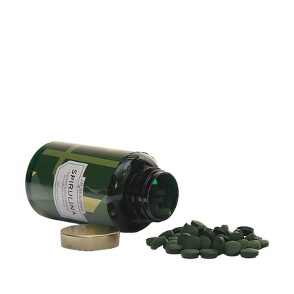Spirulina tabletten detailopname groenblauwe alg