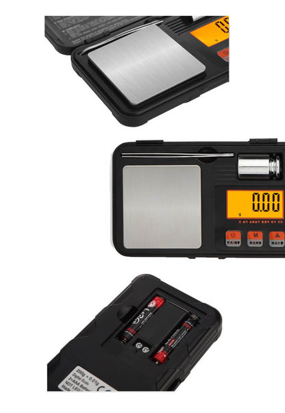 CX-Series Digital Mini Scale met backlit display, auto-off functie, en meegeleverde accessoires zoals een mini pincet, kalibratiegewicht en doorzichtig plastic bakje. De weegschaal heeft een capaciteit van 50g x 0.001g en werkt met 6 verschillende modes (g, oz, ozt, dwt, ct, gn). Afmetingen: 140 x 84 x 23 mm, platform: 58 x 58 mm. Werkt op 2x AAA batterijen (niet inbegrepen).