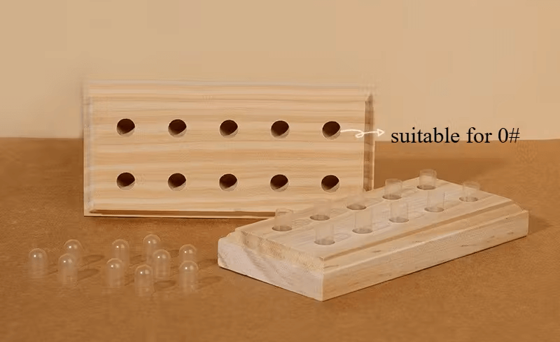 Natuurlijke houten capsulehouder met openingen Ø0,75 cm
